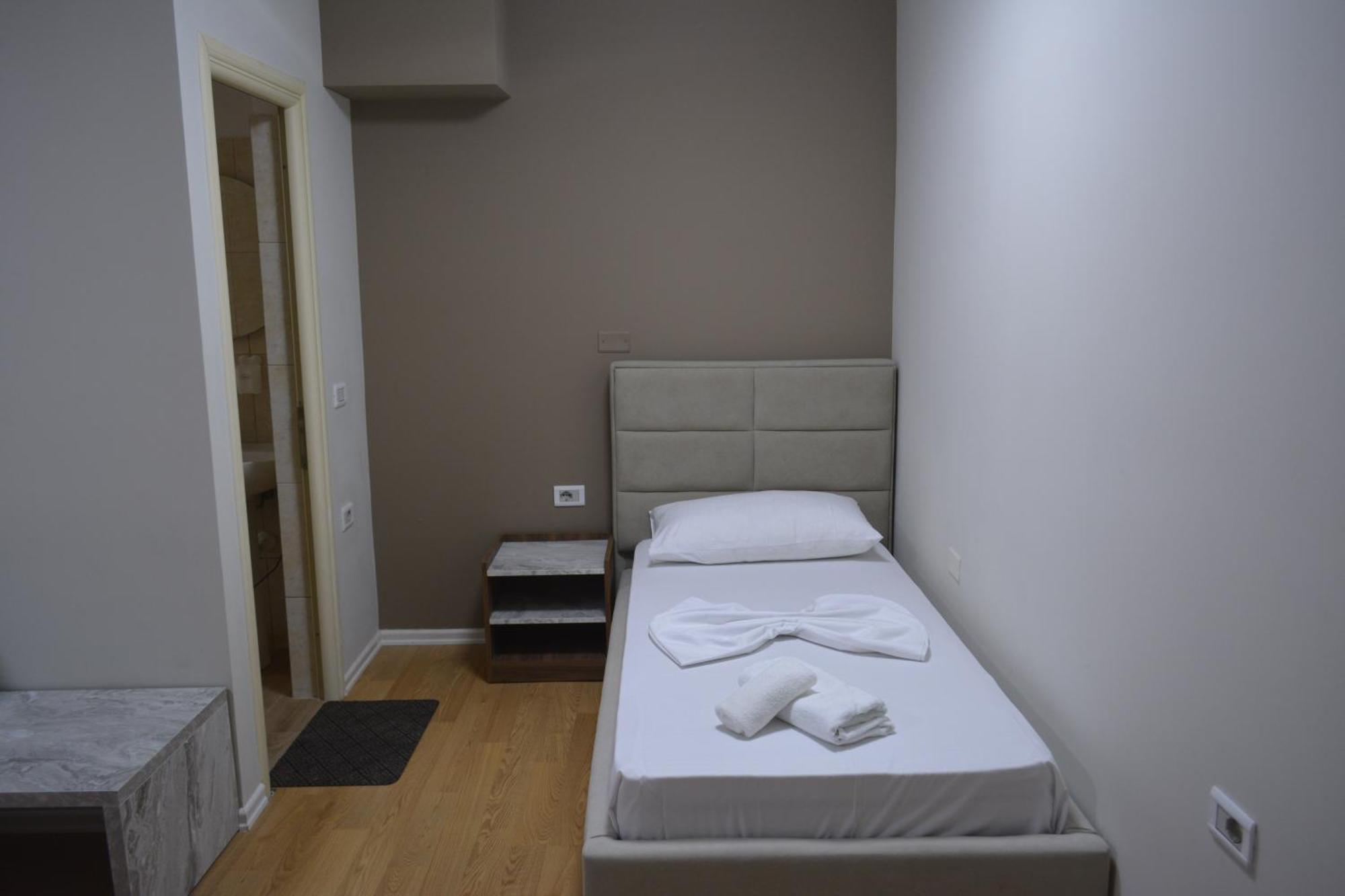 Hotel Her Wlora Zewnętrze zdjęcie